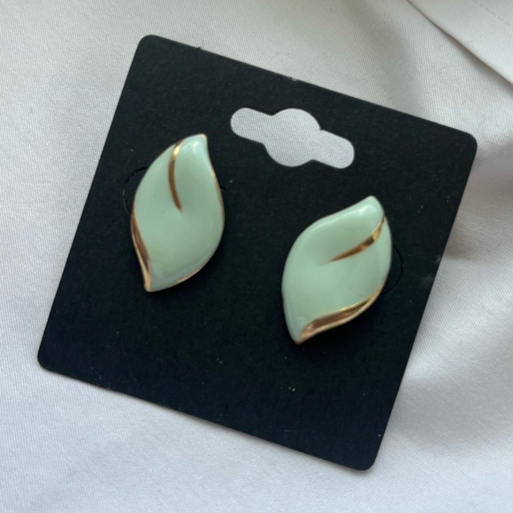 Vintage NAPIER Gold Tone Accent light blue Enameled Leaf Modern Pierced Earrings - Picture 1 of 6